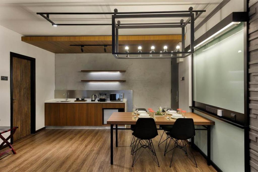 Exclusive Business Suite @ M Summit 191 George Town Bagian luar foto